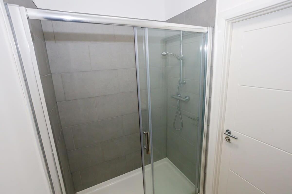 Contemporary 1 Bed Apartment Central Bolton Kültér fotó