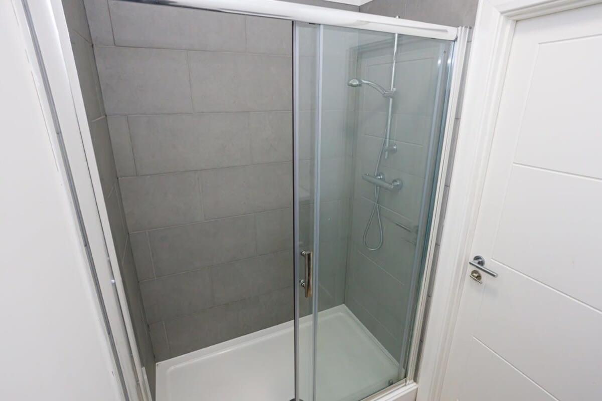 Contemporary 1 Bed Apartment Central Bolton Kültér fotó