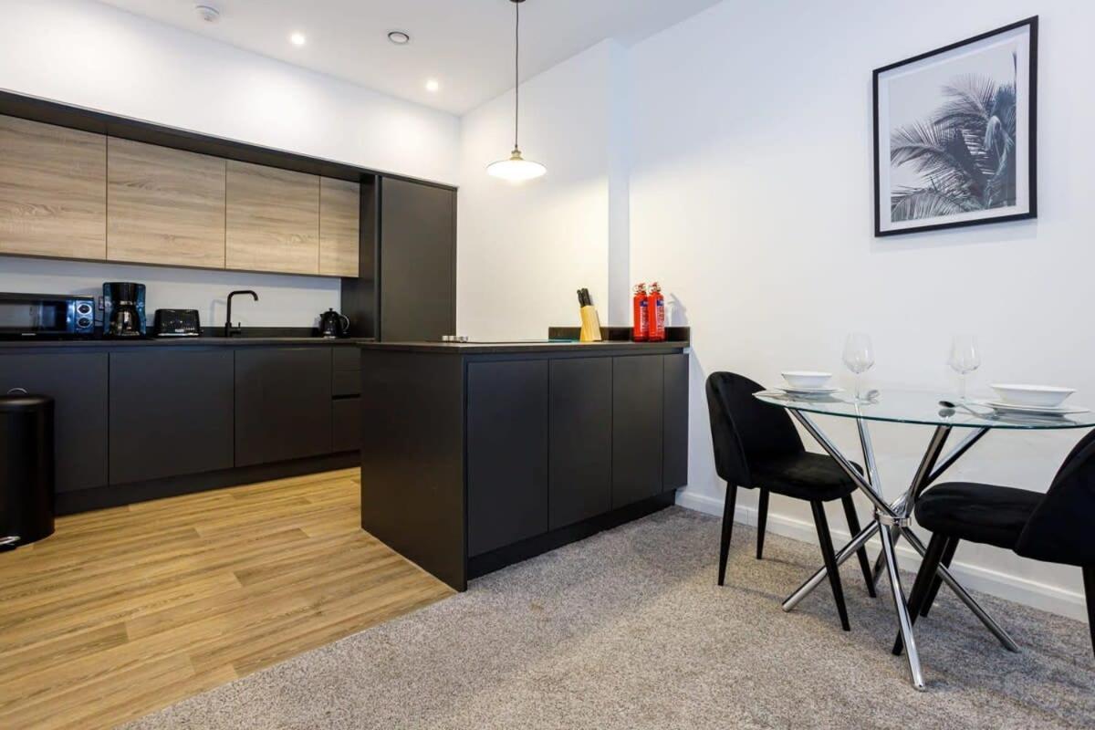 Contemporary 1 Bed Apartment Central Bolton Kültér fotó